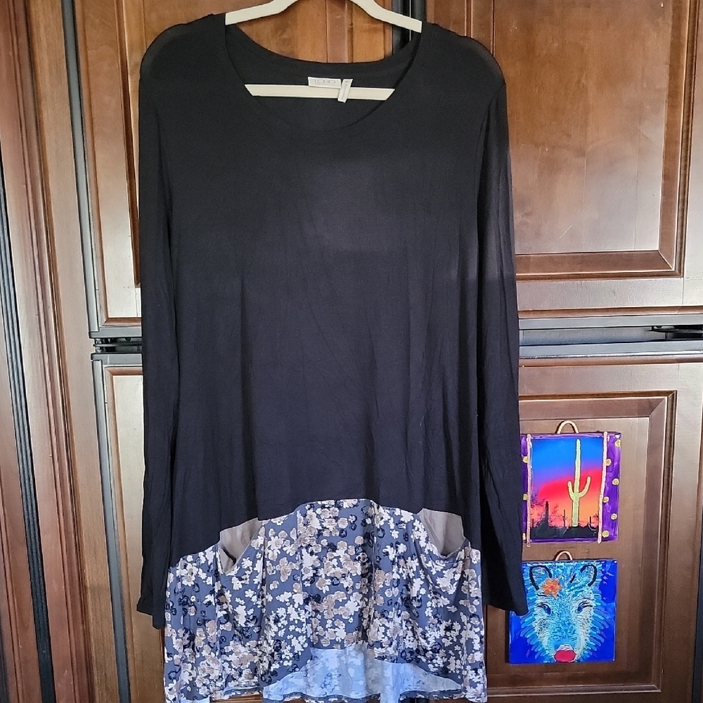 LOGO Lori Goldstein Black Tunic W/ Floral Ruffle & Pockets